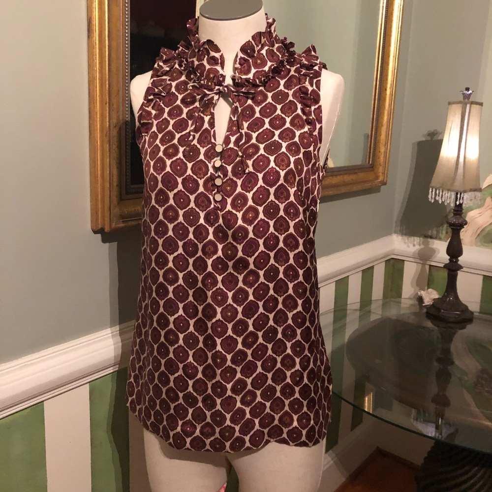 Cute sleeveless shirt